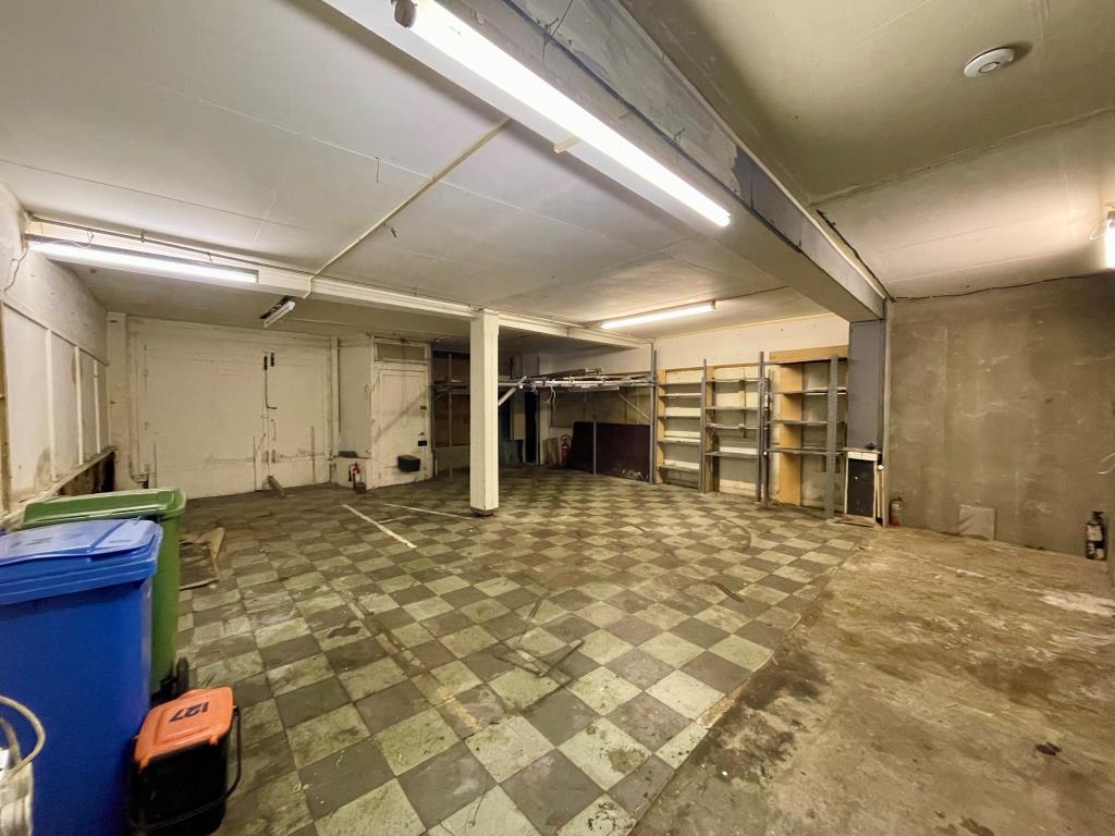 Lot: 130 - DETACHED MIXED USE PROPERTY WITH MOORINGS AT REAR - Ground floor room to front